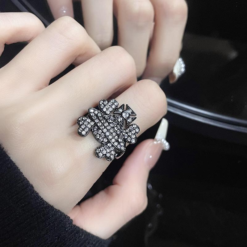 Niche Design Sense Retro Dark Zircon Skull Saturn Ring Full Of Diamonds Zircon Stacked High-End Ring