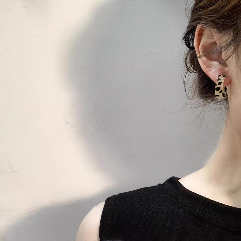 Модные серьги для женщин