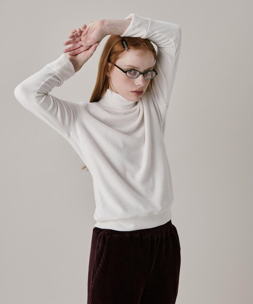 JUNEJUNE SPACE New Logo Basic Turtleneck T-Shirt_White