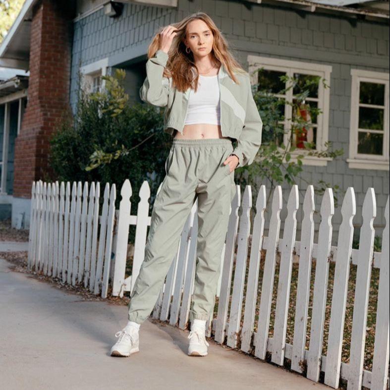 Reebok Куртки Женские Серые Стойка Умеренные Другие IC0189
