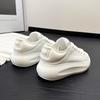 Повседневные белые кроссовки на платформе 2025 осень новая обувь маффин универсальная дышащая увеличение роста досуг спорт путешествия легкие кеды