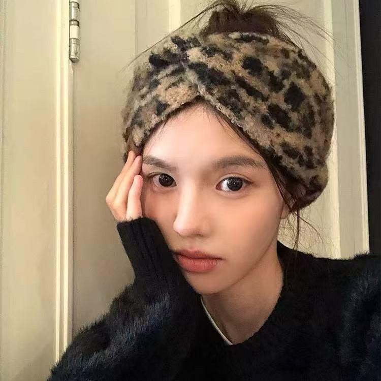 Retro Leopard Print Knitted Headband - Versatile, Warm & Non-Tightening Hair Accessory for Women