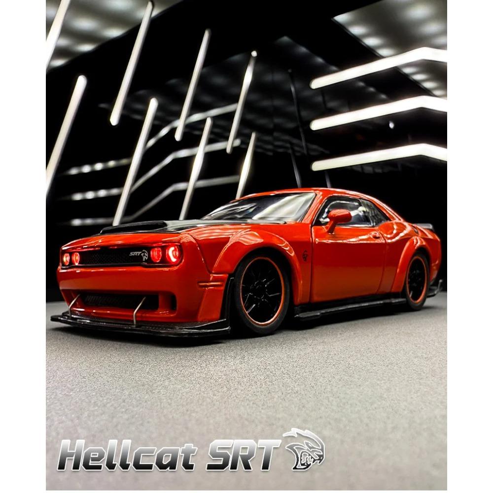 Новая модель автомобиля Dodge Challenger SRT Hellcat 2024 в масштабе 1/32, литая из металла, игрушка, машинка Diecasts со звуком и светом для детей, транспортное средство