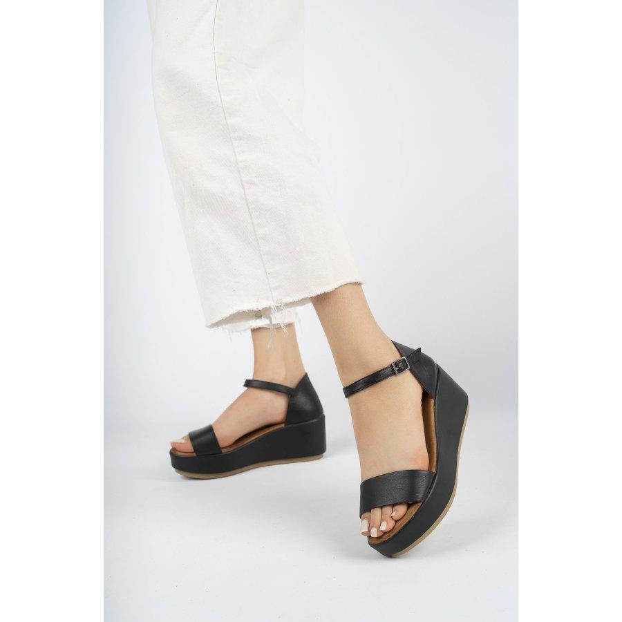 Женские босоножки на танкетке из натуральной кожи