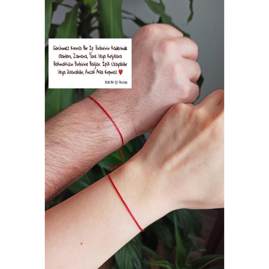 Браслет из красной веревки