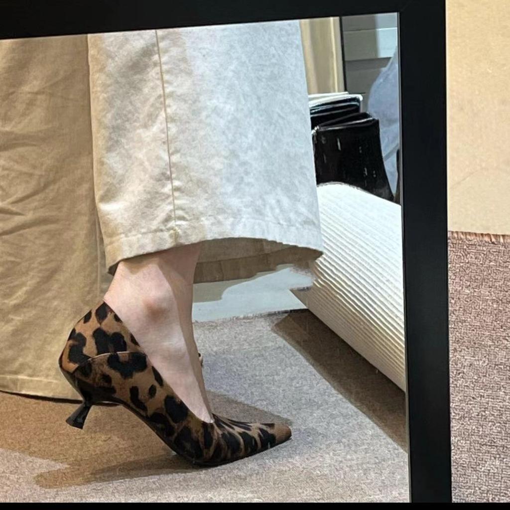 2025 новые туфли с заостренным носком и неглубоким ртом на высоком каблуке с леопардовым принтом, модные универсальные туфли для поездок на работу на низком каблуке с рисунком «котенок» и одинарные туфли