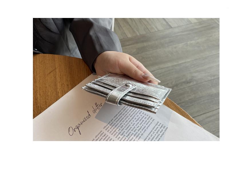 Изысканный женский антимагнитный держатель для карт из натуральной кожи 2025 года, тонкий и высококлассный дизайн.