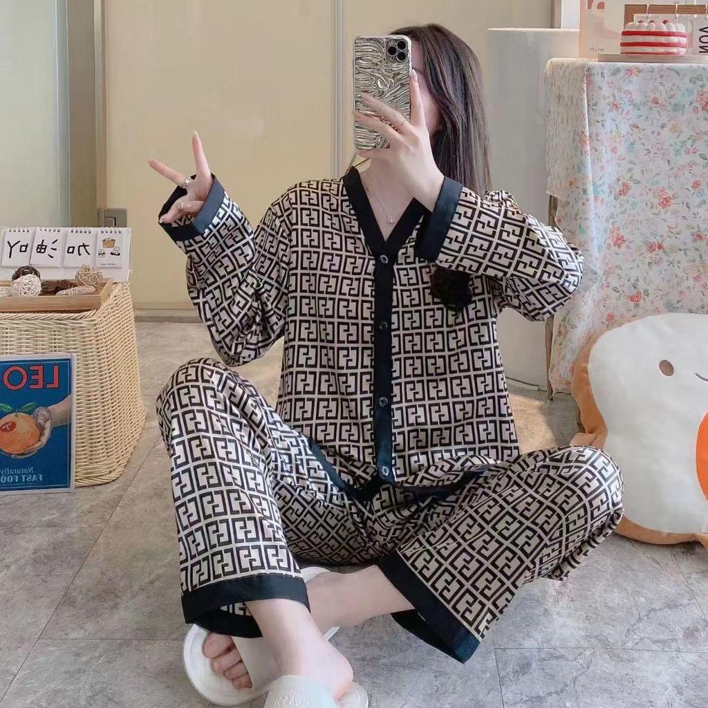 Роскошная женская пижама из искусственного шелка — длинный рукав, свободный крой, легкий весенне-летний кардиган из ледяного шелка с отворотом.