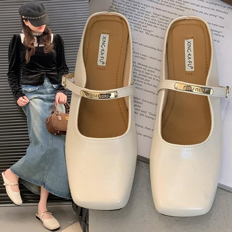 Повседневная обувь из мягкой кожи с серебряным ремешком и пряжкой, модные туфли на плоской подошве, элегантные блестящие туфли-лодочки с металлическим блеском, тапочки с закрытым носком