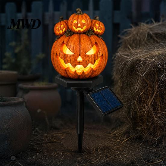 Auto on Off Light Solar Halloween Pumpkin Garden Stake Light, Waterproof Resin LED Outdoor Festival Decor Lantern, Spooky Yard Lighting for Patio Lawn