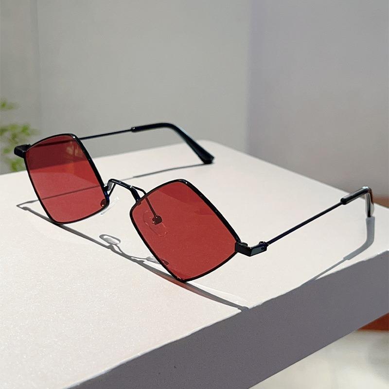 Женские солнцезащитные очки Y2k Metal Irregular Rhombus для женщин и мужчин, новые винтажные солнцезащитные очки в стиле панк-хип-хоп с популярным декором