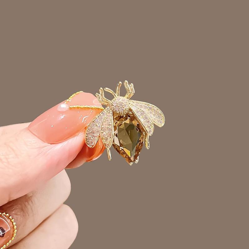 Fashion Small Bee Brooch for Women Exquisite Crystal Rhinestone Brooch Pin Luxury Insect Wedding Jewelry Gifts