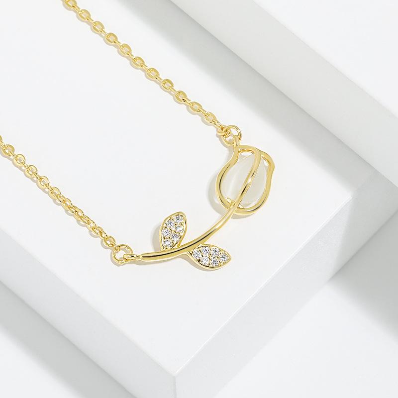 Opal Rose Pendant Collarbone Chain, Wind Niche Design High-End Chalcedony Tulip Necklace