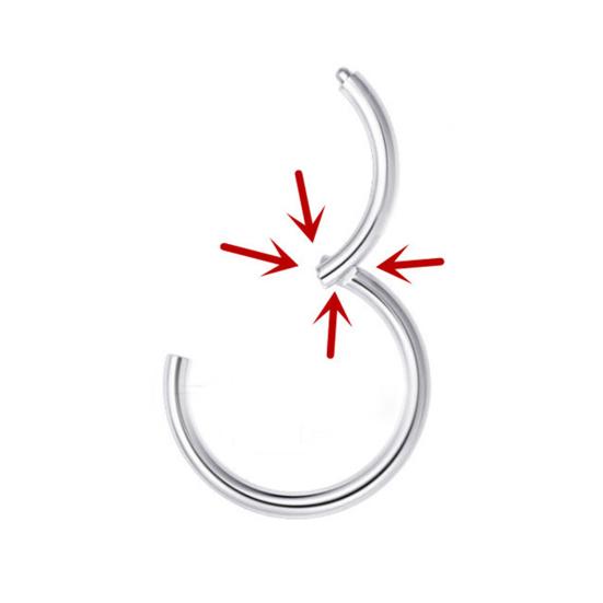 Пирсинг в виде кольца на нос