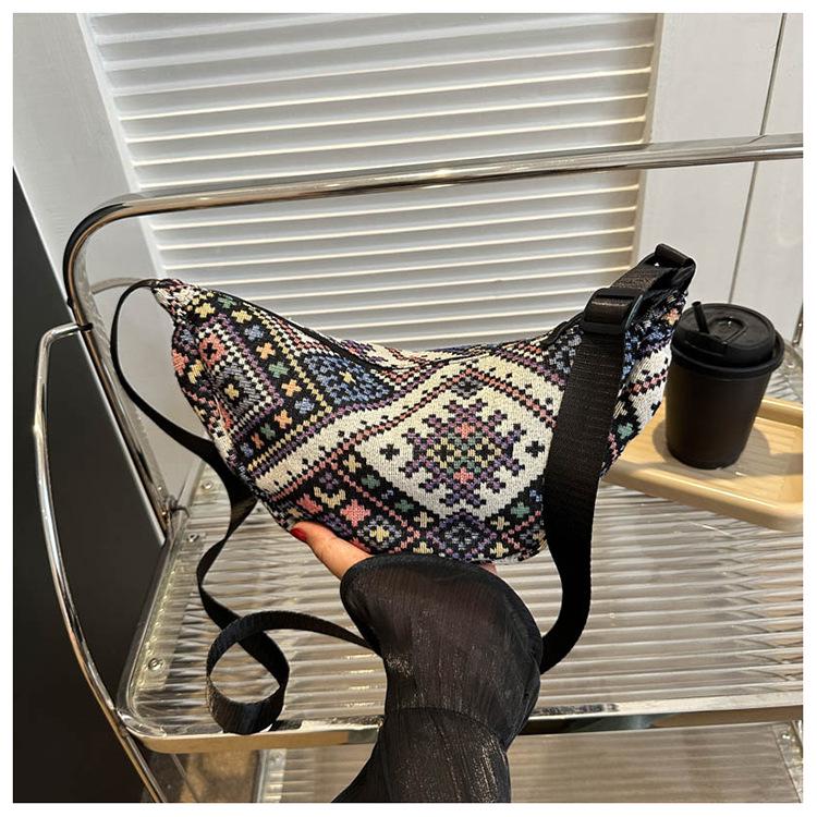 2023 Женская этническая шерстяная ретро сумка-пельмень через плечо - Универсальная и модная