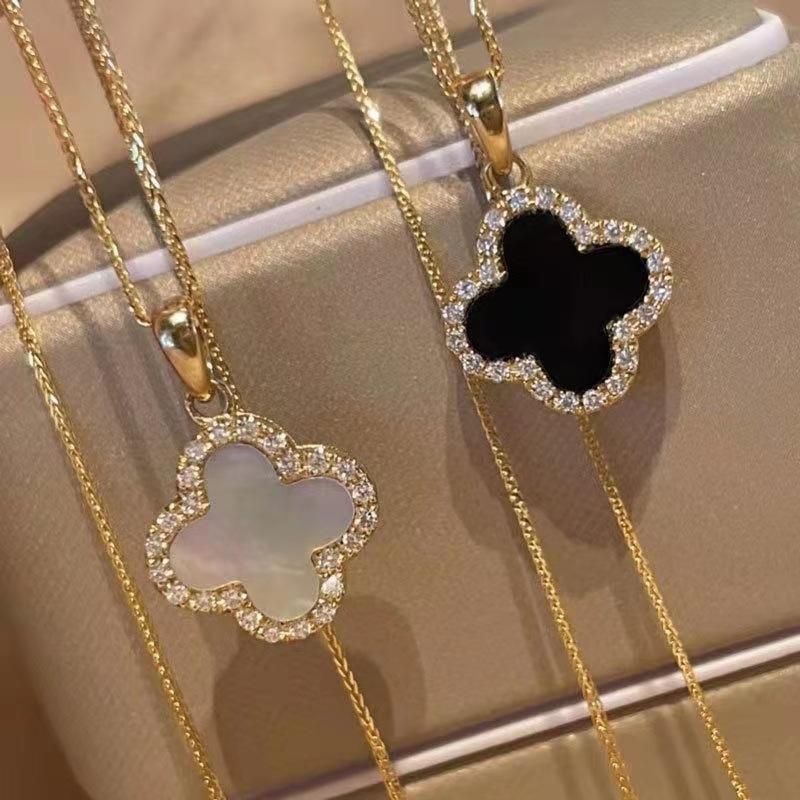 Four-Leaf Clover Jumper Chain Female Autumn And Winter Fashion Temperament Necklace Light Luxury Small Ins Tide Net Red Collarbone Chain