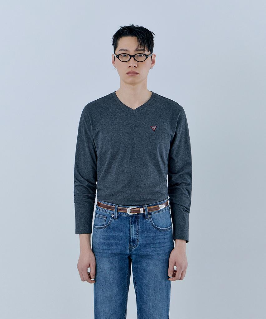 Guess [В продаже] Унисекс футболка с V-образным вырезом, длинным рукавом, regular fit, 3 цвета Nq1Ke402