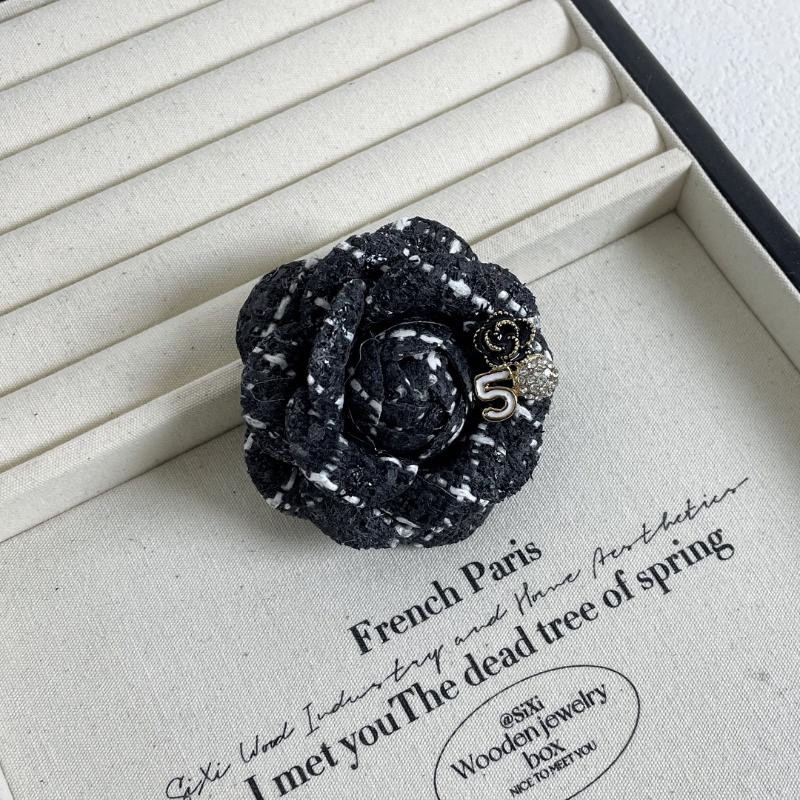 Korean Fabric Camellia Brooches For Women Handmade Flower Lapel Pins Elegant Clothing Jewelry Accessories Corsage