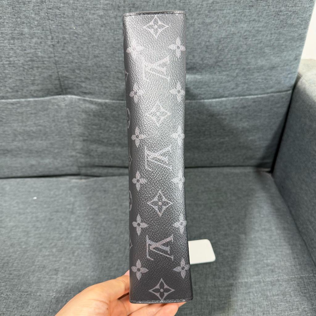 [Б/У] Louis Vuitton Pochette Voyage MM 'Черный холст Monogram Eclipse' - Очень хорошее состояние #1MGIBDF