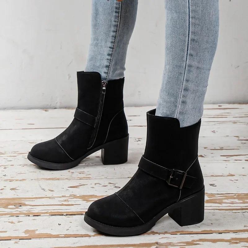 2024 Новые модные однотонные женские сапоги на толстом каблуке, зимние удобные короткие женские сапоги с металлической пряжкой, декоративные, Zapatos