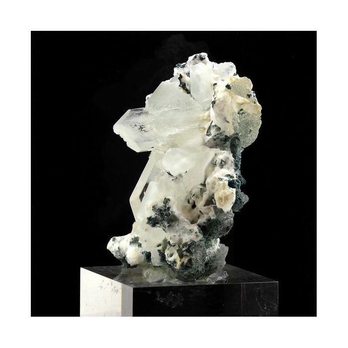 Pierres et Minéraux. Mordenite + Baryte. 545.5 ct. Jalgaon District, Maharashtra, Inde..