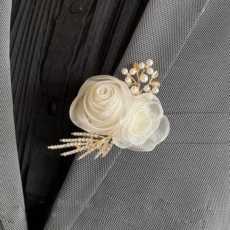 Elegant White Bridesmaid Corsage Bracelet - High-End Wedding Hand Flower