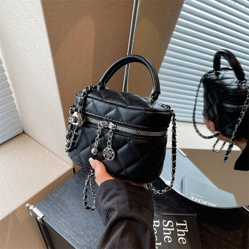 Design Portable Box Bag, New Diamond Chain Bucket Bag, Niche Texture Messenger Bag.