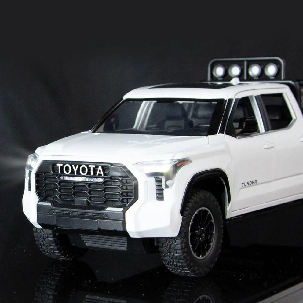 1:Металлическая модель автомобиля Toyota Tundra в масштабе 1:24 - Красная