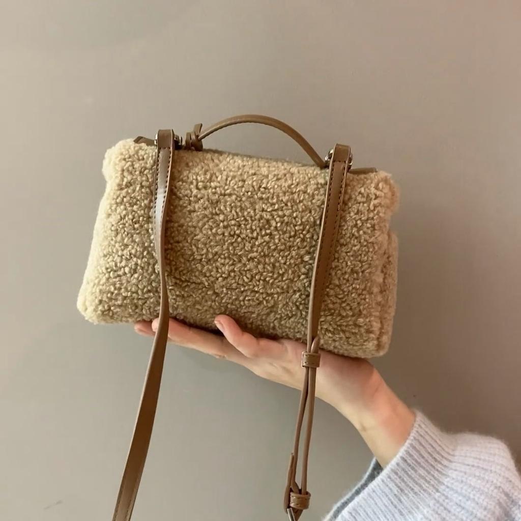 Women's Lamb's Wool Fluffy and Soft Versatile Lunch Bag Fur Shoulder Bag Brown Premium New