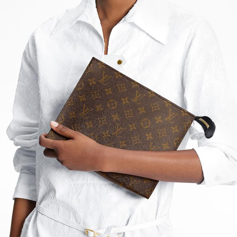 Louis Vuitton Сумка для туалетных принадлежностей 26 Сумка для туалетных принадлежностей Классический дизайн с монограммой Покрытие из канвы с кожаной отделкой Унисекс Сумка для туалетных принадлежностей Коричневый M46037