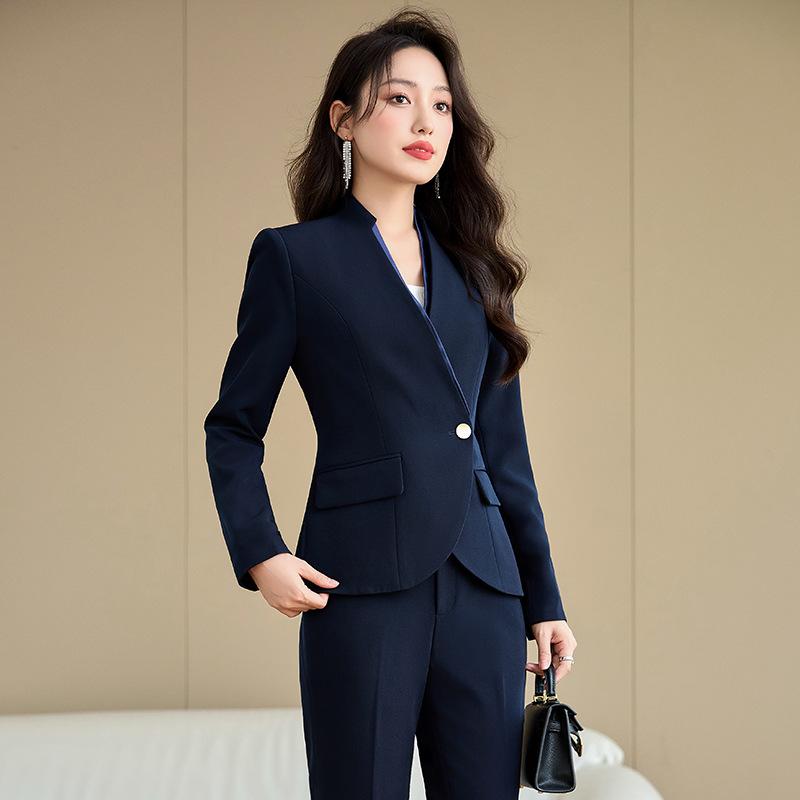 Женский профессиональный брючный костюм для работы на ресепшене и в клубном доме: Элегантная осенне-весенняя форма