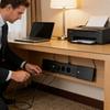 Встраиваемая в стол розетка со сдвижной крышкой, 3 розетки 220 В и 2 порта USB для безопасного распределения электроэнергии