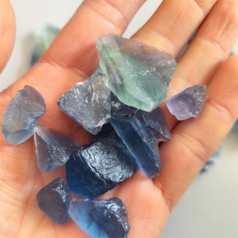 Натуральный синий флюоритовый камень, лечебная кварцевая руда, минеральный энергетический камень, флюоритовый орнамент, грубый кристалл, лечебные камни