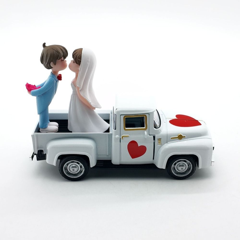 С куклой-парой, мини-автомобильным украшением, металлическим миниатюрным автомобилем в форме сердца, настольным декоративным
