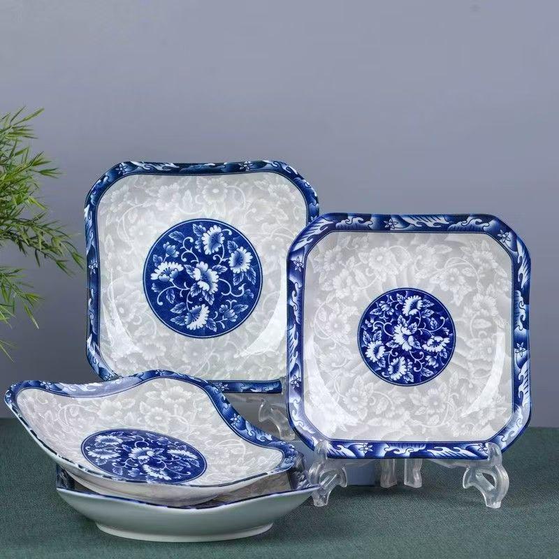 Квадратная фарфоровая тарелка «Жуи» сине-белого цвета — идеально подходит для еды, фруктов, блюд, приготовленных на пару и запеченных.