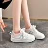 Оригинальные нишевые туфли в стиле Гонконга Женские ins Tide~ 2025 Осень Новые кеды Студенческие Универсальные Повседневные Маленькие белые туфли