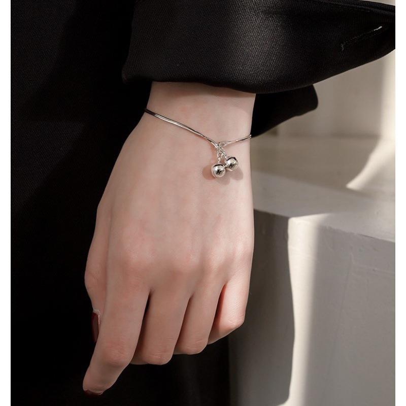 Простые элегантные двухслойные цепочки в виде змеи, небольшой кулон-колокольчик, браслеты из нержавеющей стали для женщин, темпераментные ювелирные изделия на запястье, женские