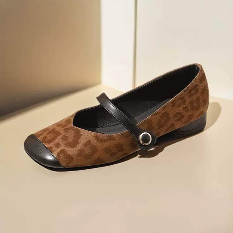 Французские туфли с квадратным носком, плоской подошвой и неглубоким вырезом, новые весенне-осенние туфли на низком каблуке с леопардовым принтом и ремешком с пряжкой на одно слово