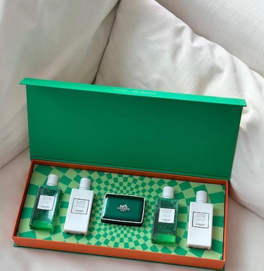 Подарочный набор для волос и тела Hermes Unjardin Surnil (шампунь 80мл + кондиционер 80мл + гель для душа 80мл + лосьон для тела 80мл + парфюмерное мыло), Корейский уход за телом