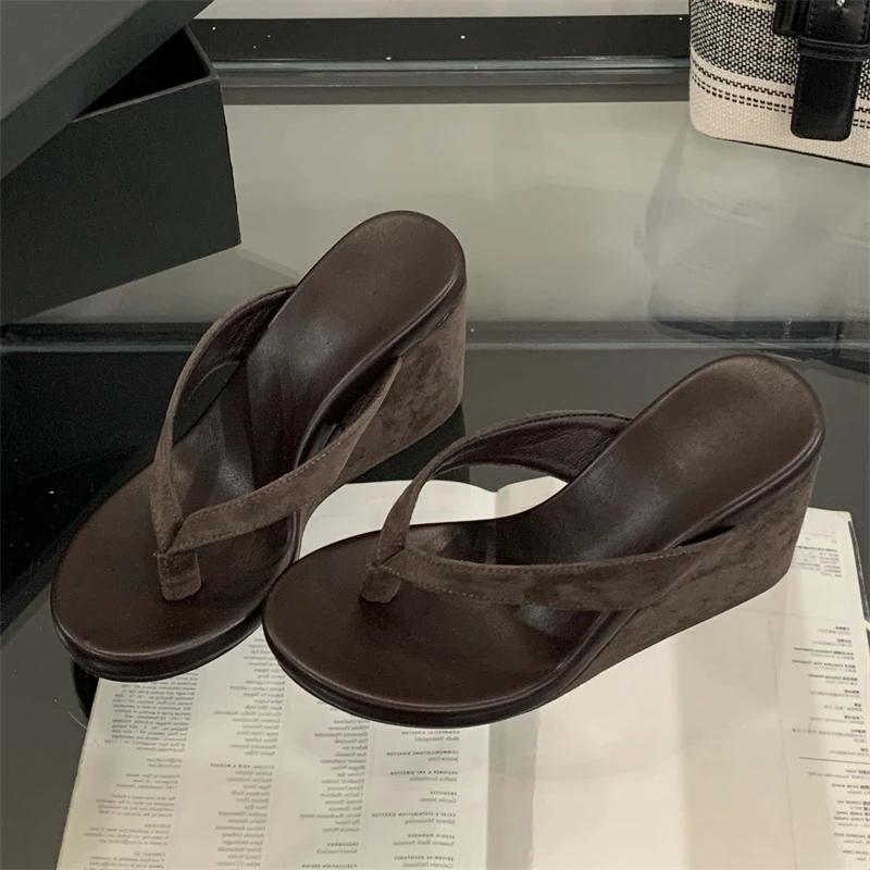 Модные летние леопардовые клинья на платформе с перемычкой для пальца, женские шлепанцы, модные на толстой подошве, на высоком каблуке, шлепанцы, обувь