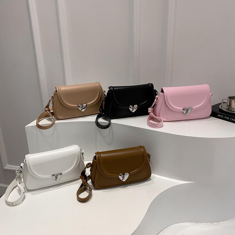 Сумка через плечо с пуговицей «Любящее сердце» и замком для повседневных образов