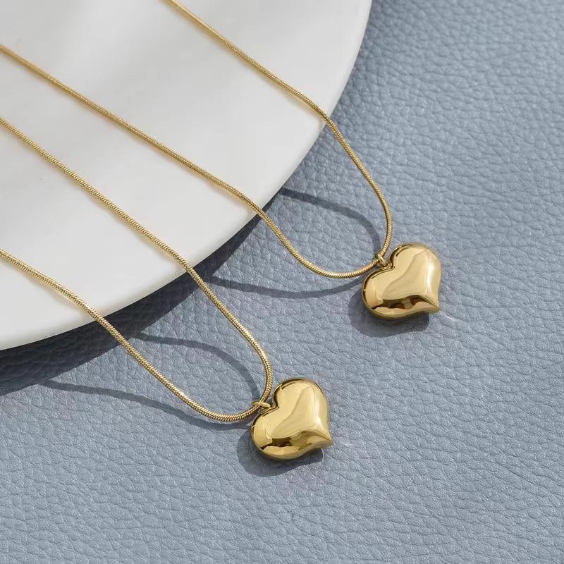 18K Gold-Plated Titanium Heart Necklace for Women - Luxurious, Durable, and Versatile Accessory