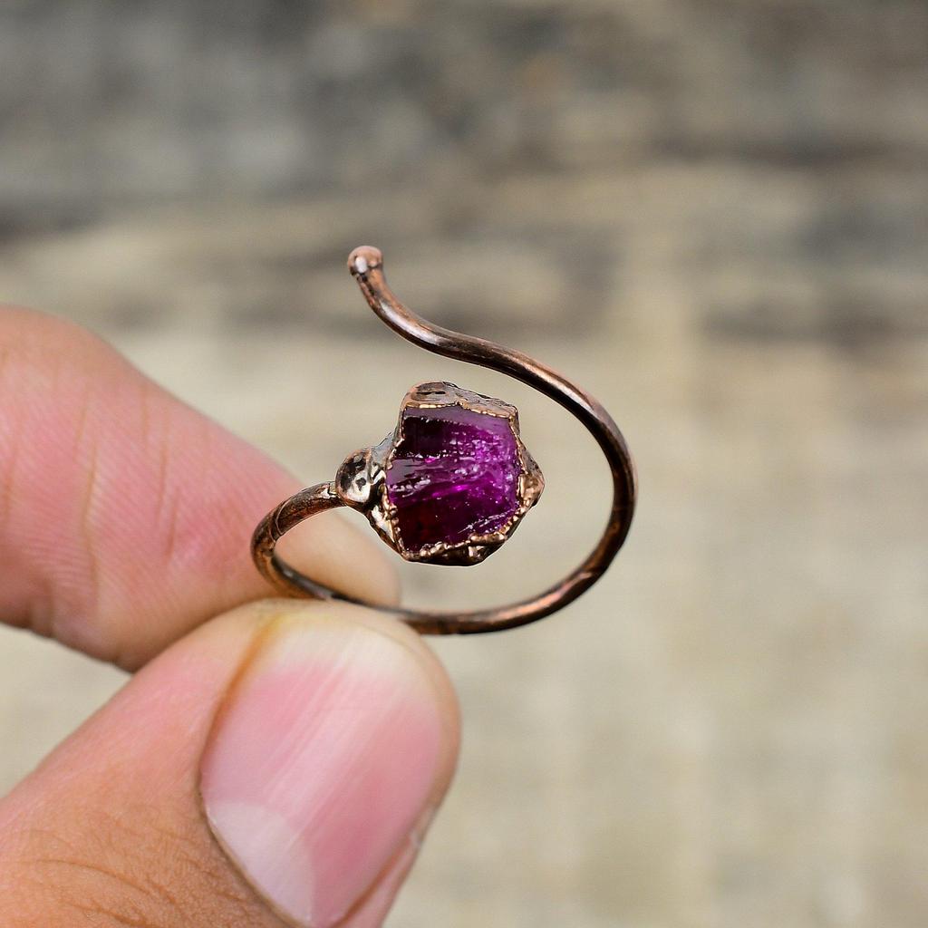 Грубое кольцо с розовым турмалином, медное кольцо, изготовленное гальваническим методом, регулируемое кольцо ручной работы, кольца с настоящим драгоценным камнем, гальванопластичное медное ювелирное изделие, подарок для нее