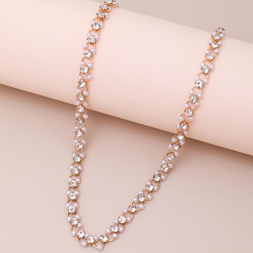 2023 Women's Niche Imitation Pearl Choker with Clavicle Chain Design