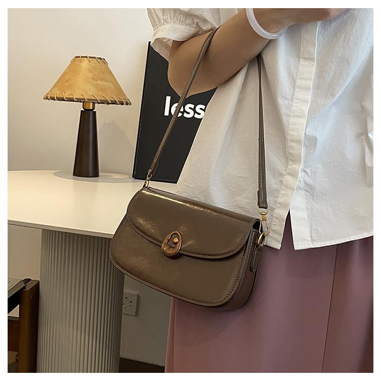 Ielgy Texture Ladies Messenger Bag Temperament Underarm Bag Fashionable All-Match Simple Shoul