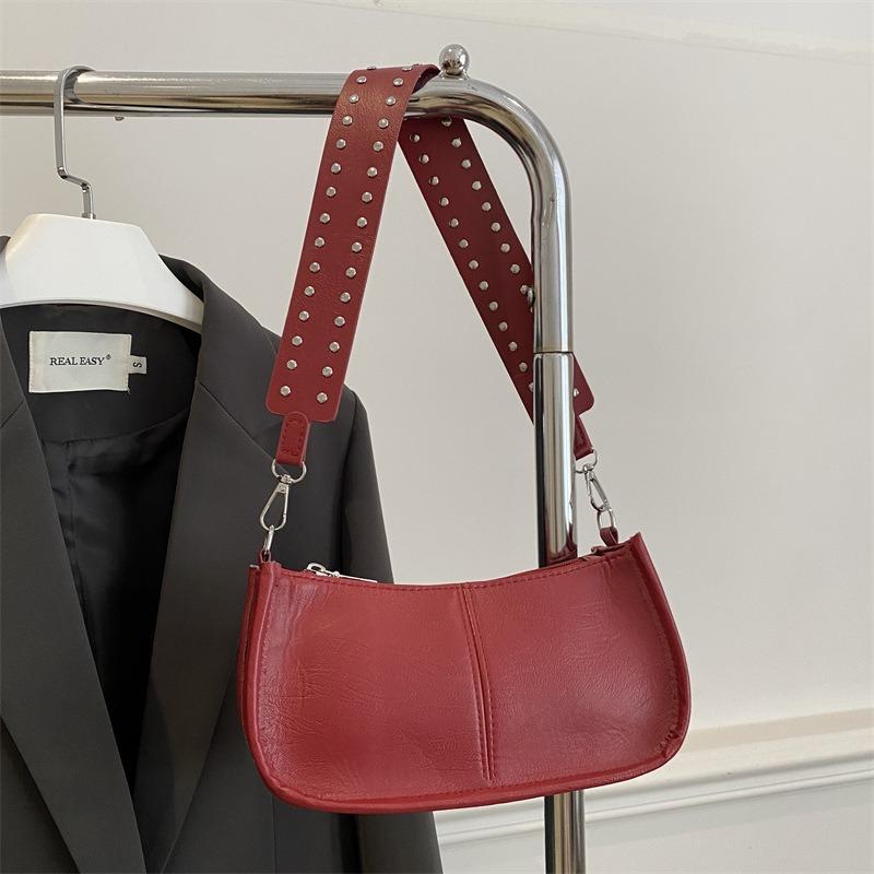 Премиальная женская сумка, простая сумка через плечо с заклепками, модная сумка с широким плечевым ремнем, универсальная текстура, трендовая сумка-мессенджер.