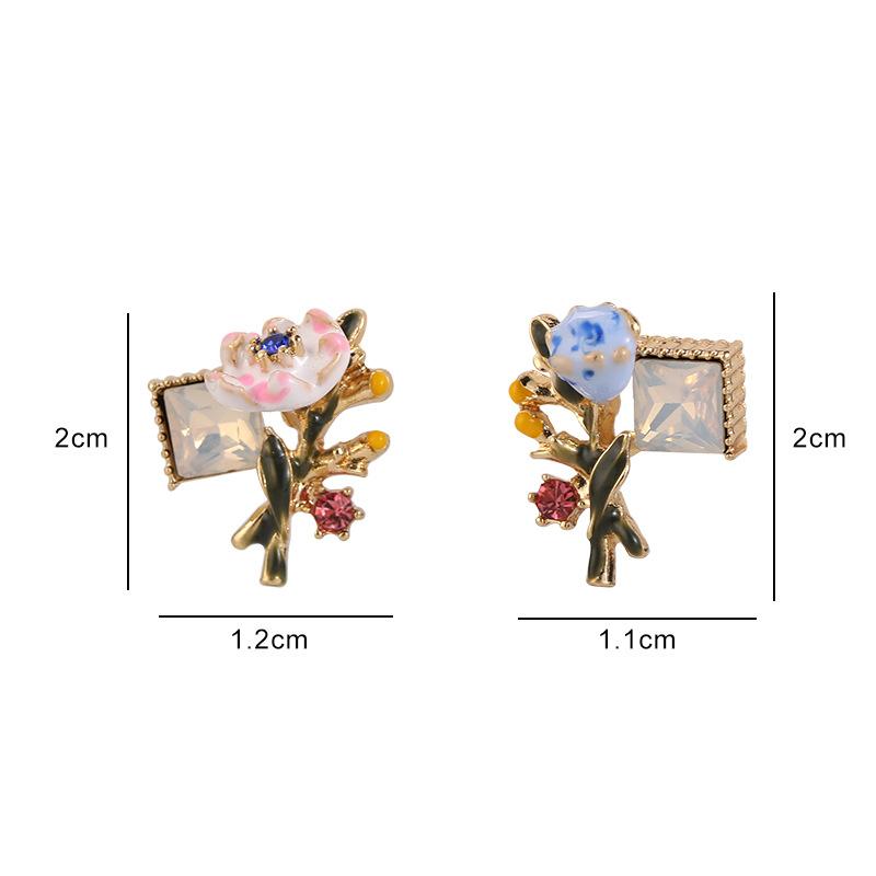 Серьги-гвоздики с цветной эмалью и цветочной глазурью во французском стиле. Простые индивидуальные серьги для особых интересов.