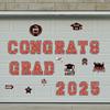 Магниты на автомобиль с надписью «Выпускной 2025» Поздравляем выпускников Магнитные наклейки Тематические магниты для декора гаражных ворот Холодильник