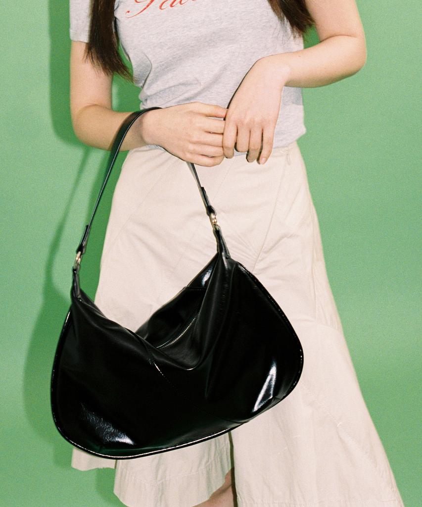 Сумка Yeomim в форме полумесяца (Мятая Черная)