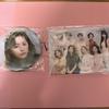 [Б/У] Официальный значок TWICE и набор фотокарточек